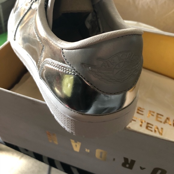 Air Jordan Retro 1 - Picture 6 of 6